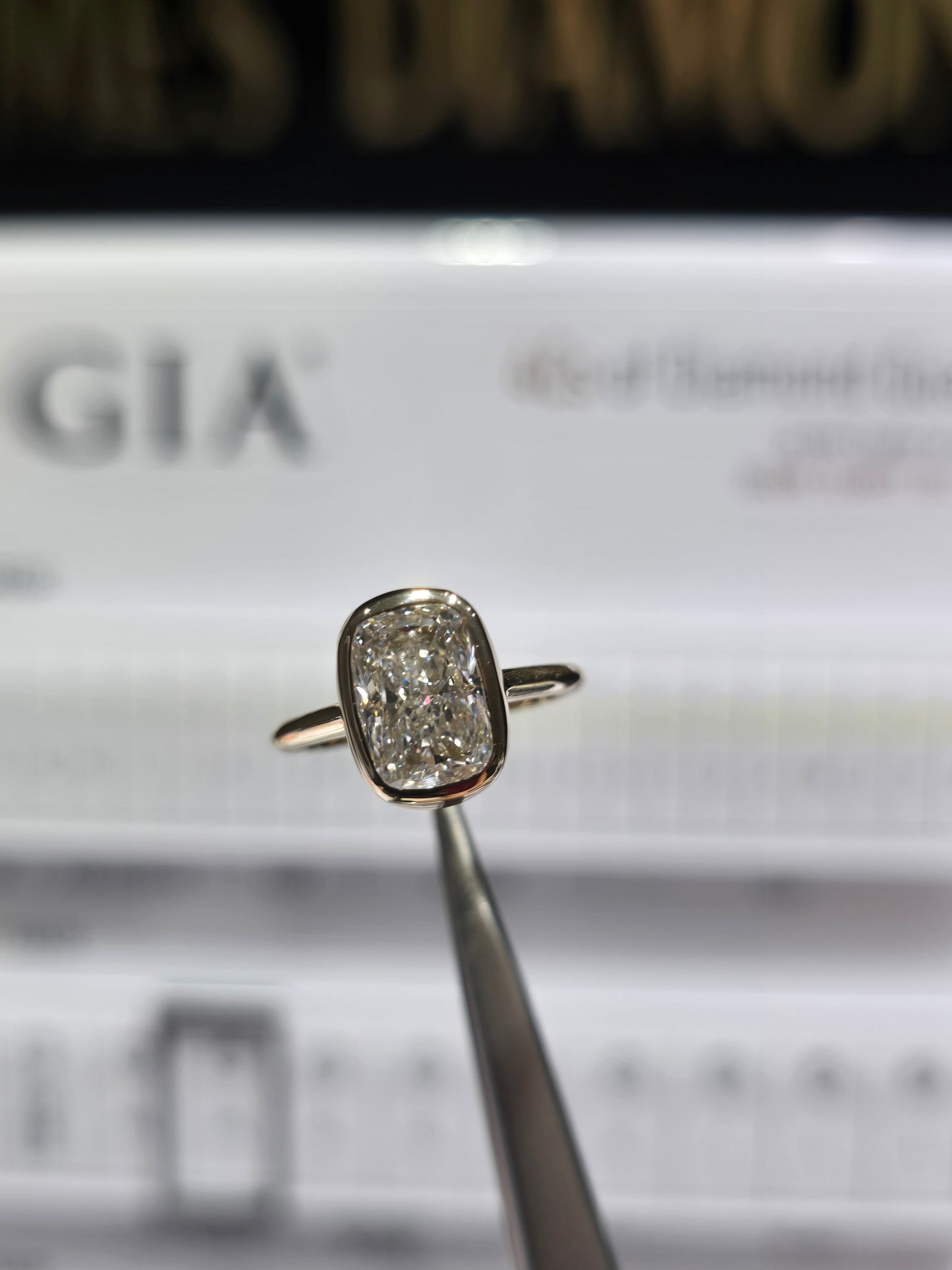 Bezel Cushion rings 💍 5 Carat E/VS1 💎 IGI Labgrown Diamomd