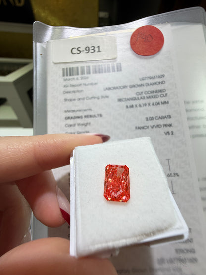 2.00ct Rectangular Modified Brilliant Lab Grown Diamond – Fancy Vivid Pink, VS2, IGI Certified