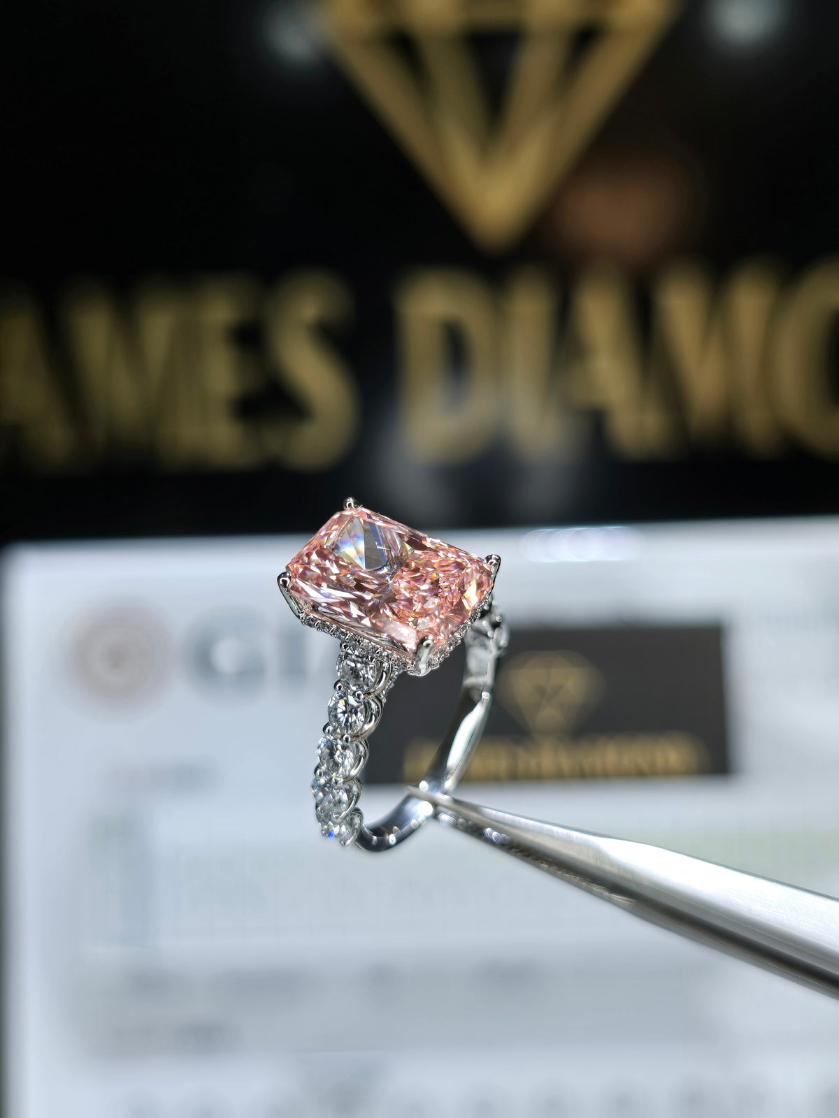 Hot Design 💍Fancy Vivid Pink Radiant 5CT / VS1 💎