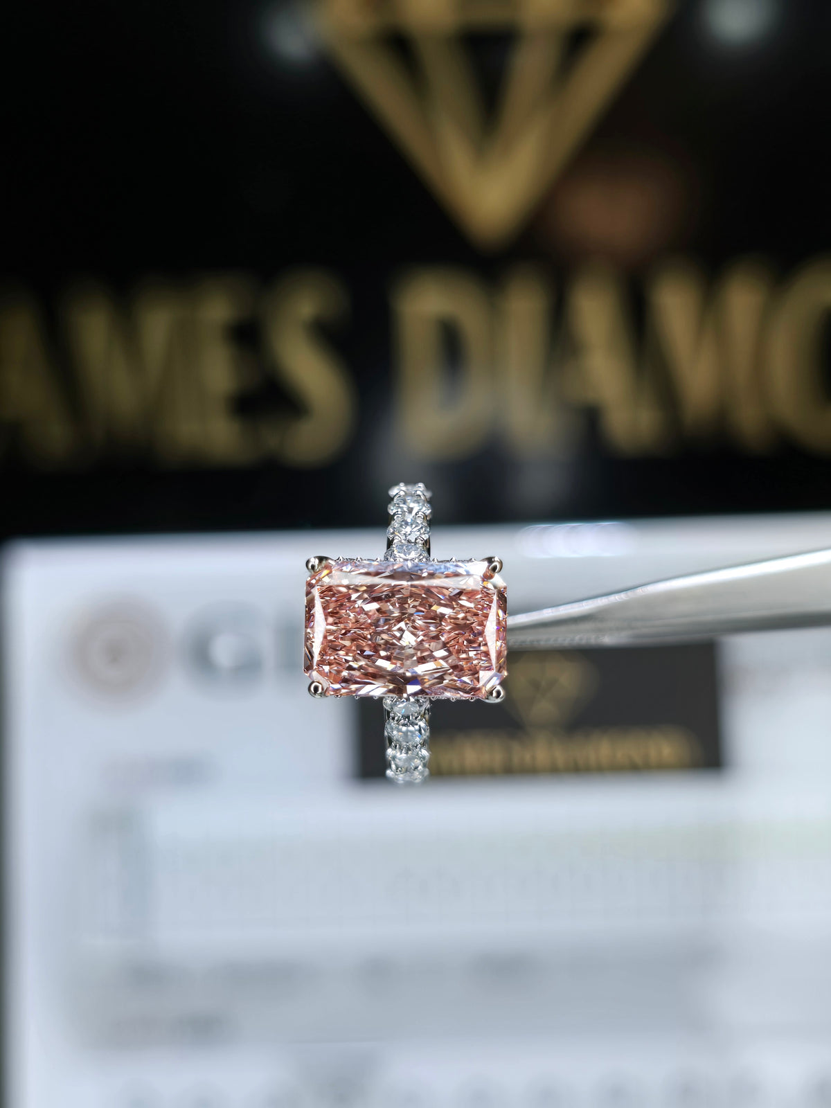 Hot Design 💍Fancy Vivid Pink Radiant 5CT / VS1 💎